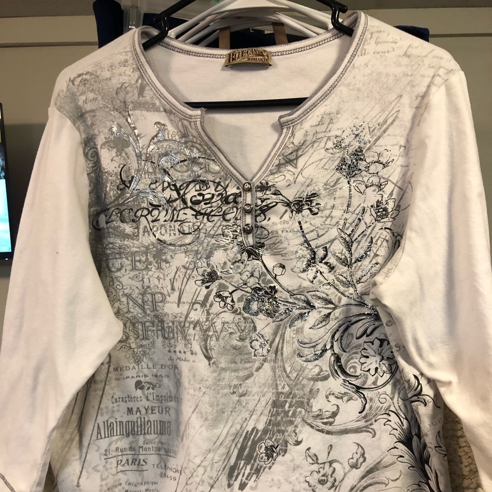 Women’s shirt